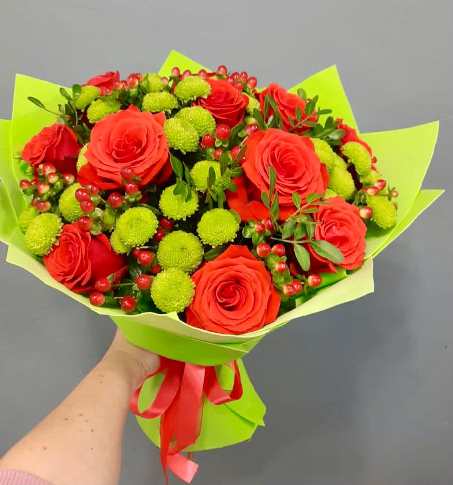 Букет цветов из: Хризантемы и Розы в Артём