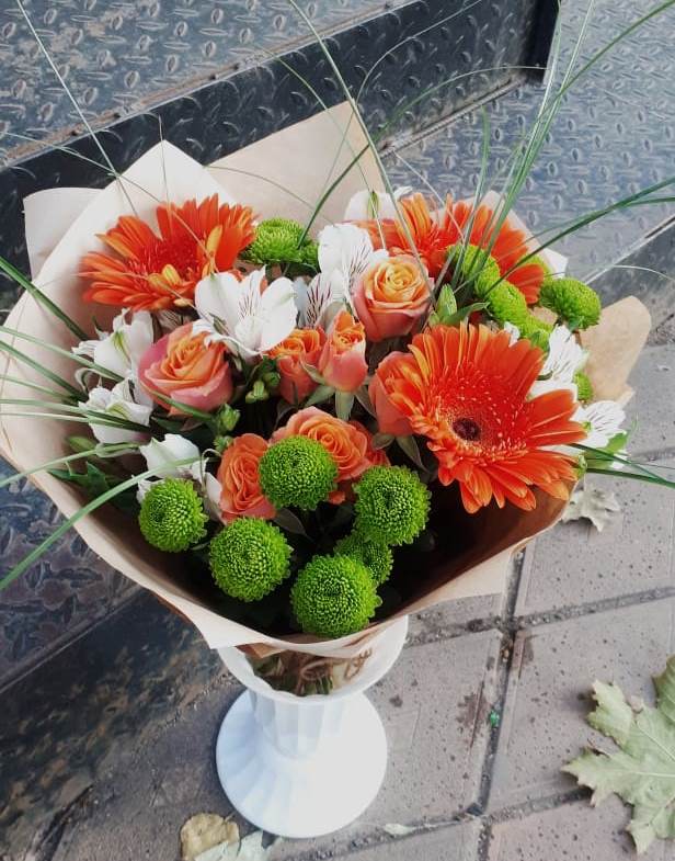 Букет цветов из: Герберы, Хризантемы, Альстромерии и Розы в Артём