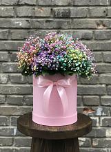Цветочная композиция из Гипсофила и Розы в шляпной коробке в Артём