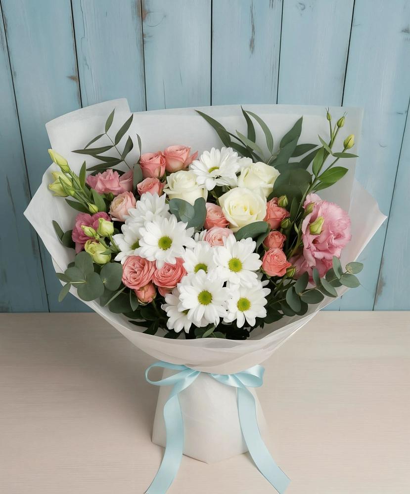 Букет цветов из: Розы, Лизиантусы и Хризантемы в Артём