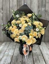 Букет цветов из:  Розы и Лизиантусы в Артём