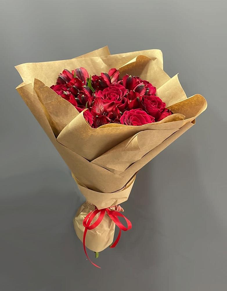 Букет цветов из: Альстромерии и Розы в Артём