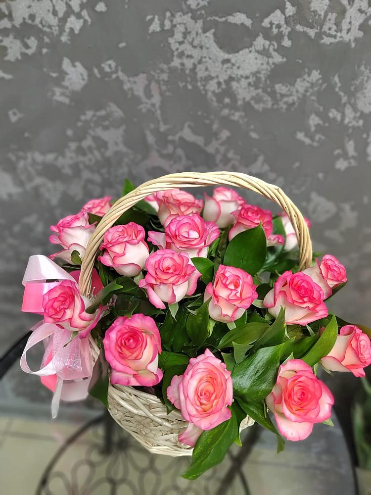 Цветочная композиция из Розы в корзине в Артём