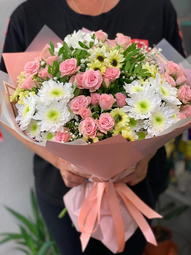 Букет цветов из: Розы и Хризантемы в Артём
