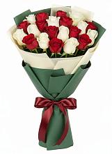 Букет Микс из красных и белых роз в Артём