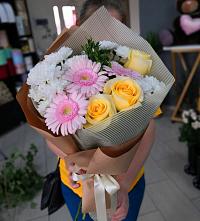 Букет цветов из:  Герберы, Розы и Хризантемы в Артём