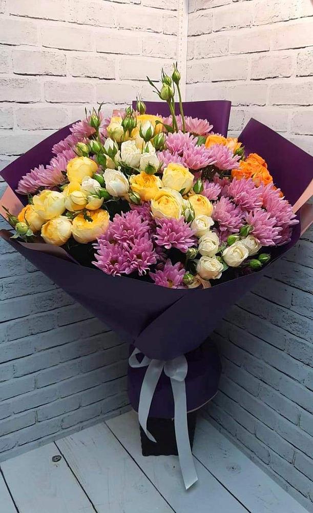 Букет цветов из: Хризантемы и Розы в Артём