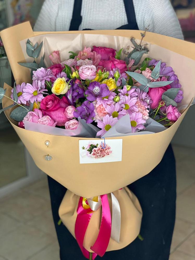 Букет цветов из: Хризантемы, Гвоздики и Альстромерии в Артём