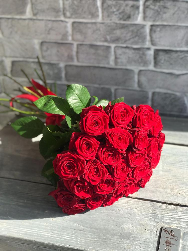 Букет Красные розы Фридом в Артём