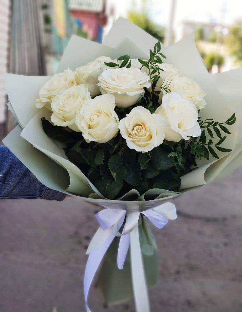 Букет Белые розы Проуд в Артём