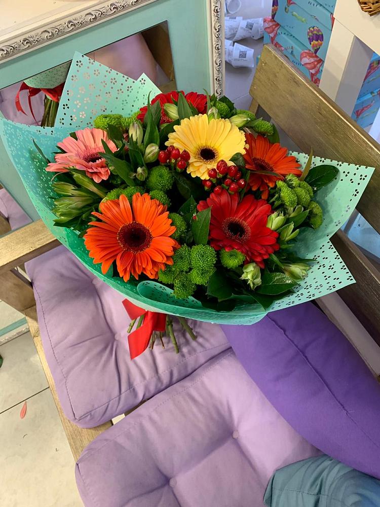 Букет цветов из: Герберы, Хризантемы и Альстромерии в Артём