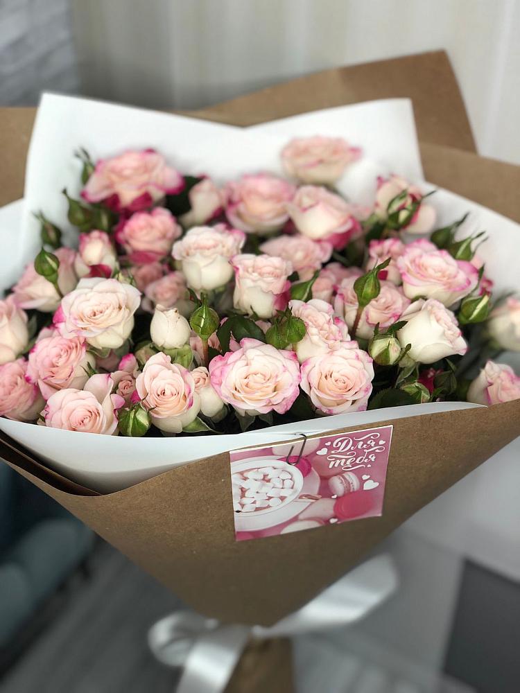 Букет цветов из: Розы в Артём