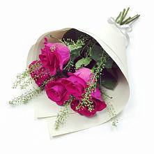 Букет цветов из:  Розы в Артём