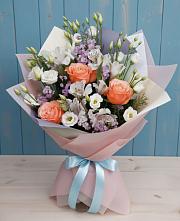 Букет цветов из:  Лизиантусы, Розы, Альстромерии и Гипсофила в Артём
