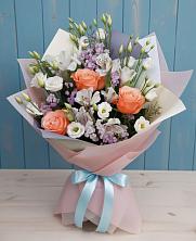 Букет цветов из:  Лизиантусы, Розы, Альстромерии и Гипсофила в Артём