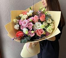 Букет цветов из:  Розы, Лизиантусы и Гвоздики #REPLACE_PRED# Артём