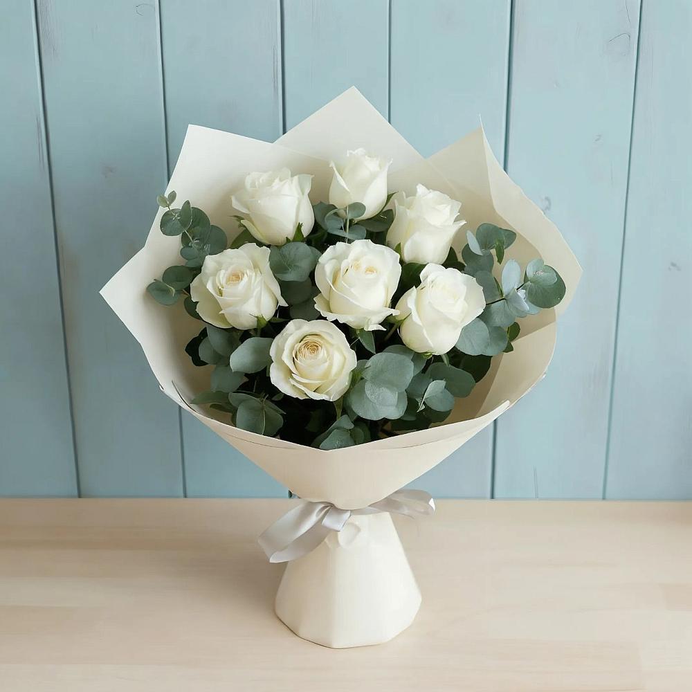 Букет Белые розы в Эвкалипте в Артём