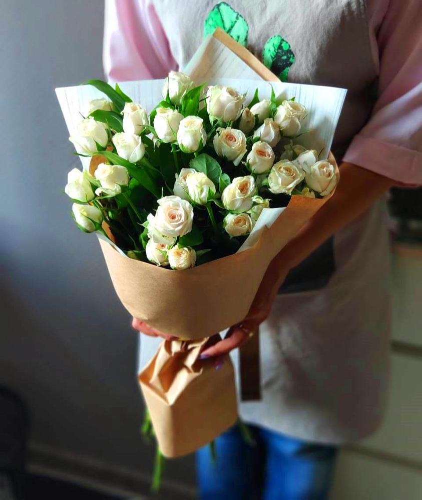 Букет цветов из: Розы в Артём
