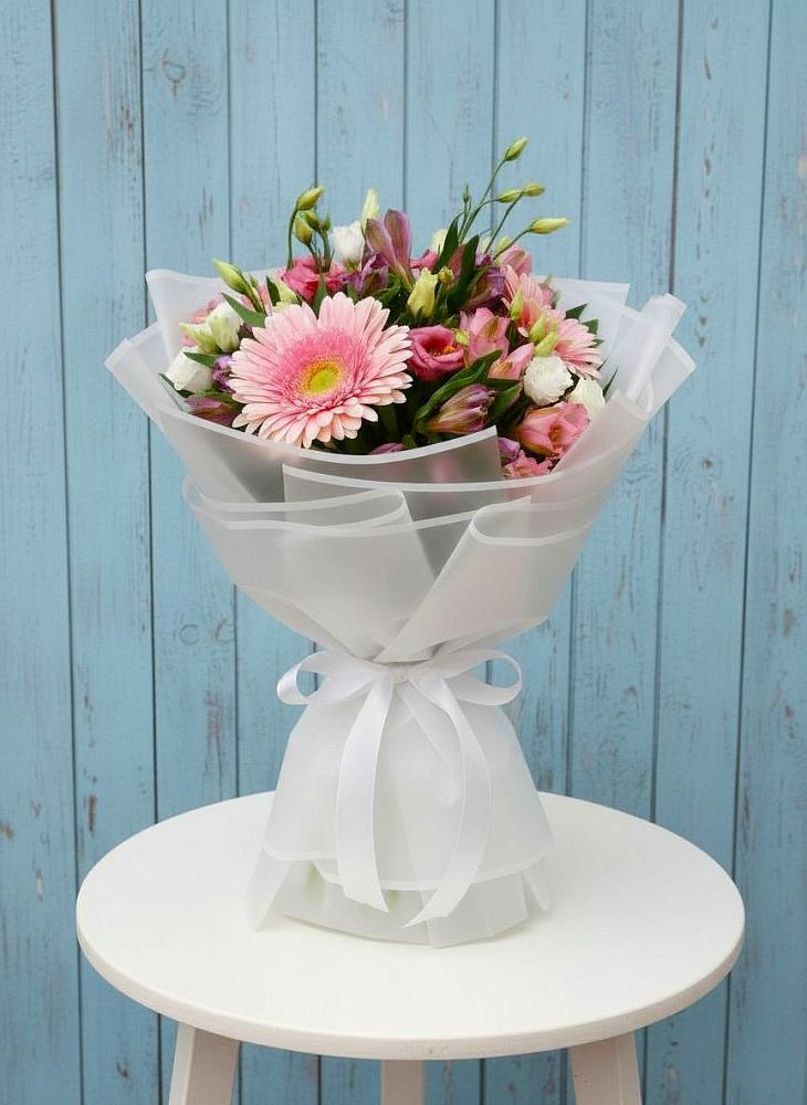 Букет цветов из: Герберы, Альстромерии и Лизиантусы в Артём