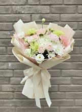 Букет цветов из:  Гвоздики, Розы, Лизиантусы и Хризантемы в Артём