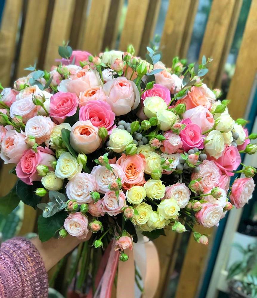 Букет цветов из: Розы в Артём