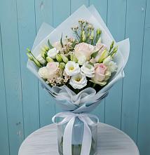 Букет цветов из:  Розы и Лизиантусы в Артём