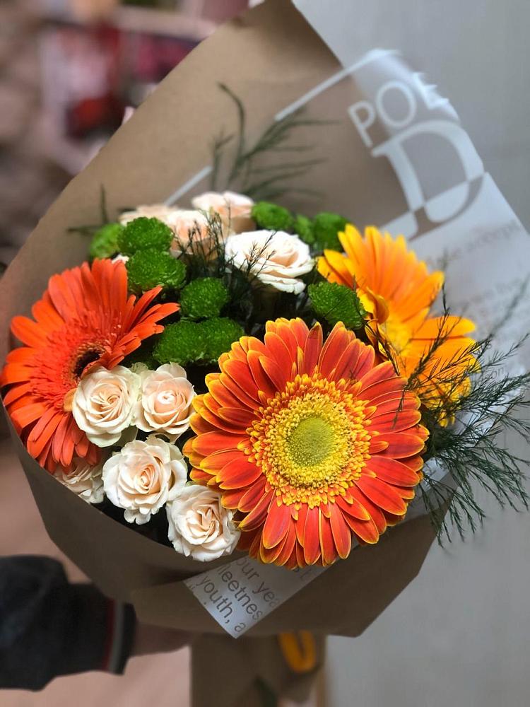 Букет цветов из: Герберы, Хризантемы и Розы в Артём