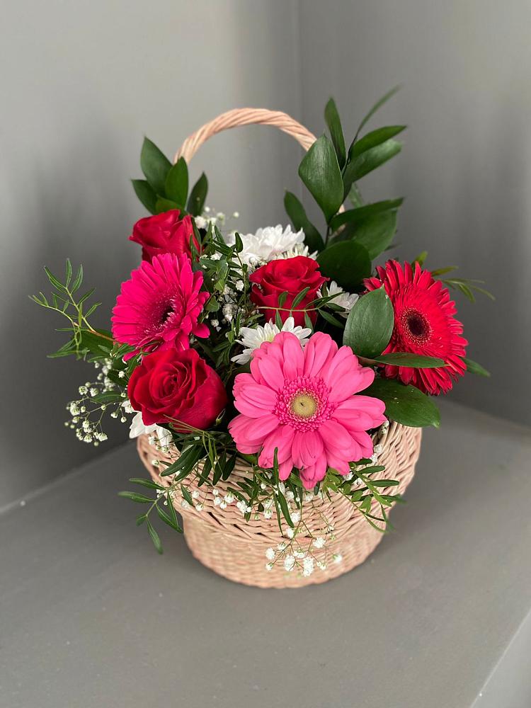 Цветочная композиция из Розы, Хризантемы и Герберы в корзине в Артём