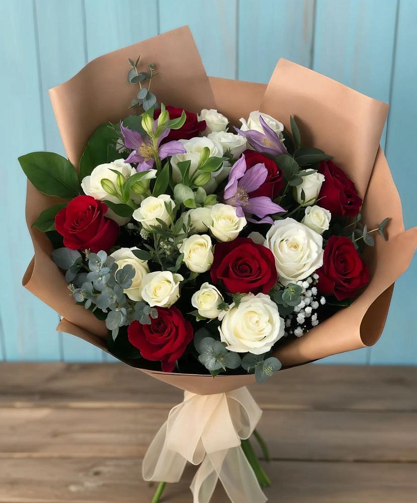 Букет цветов из: Розы и Альстромерии в Артём