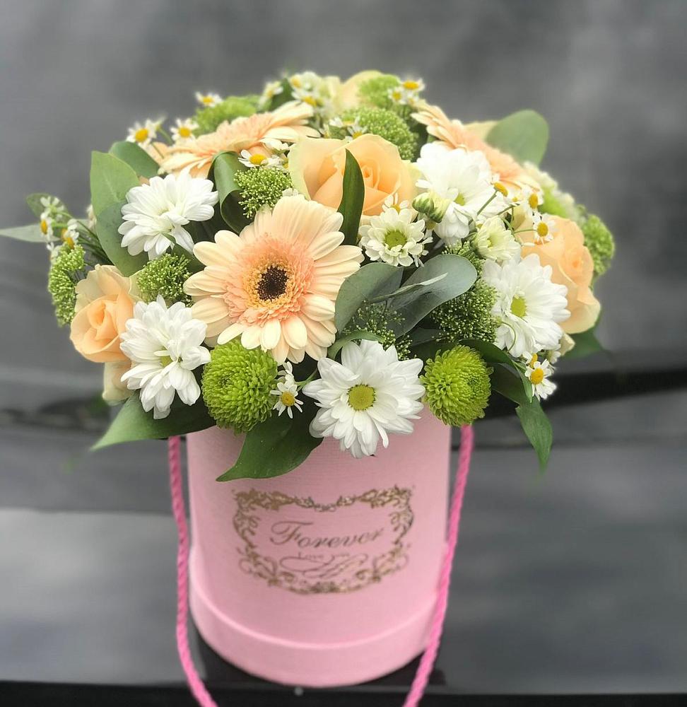 Цветочная композиция из Розы, Герберы и Хризантемы в шляпной коробке в Артём