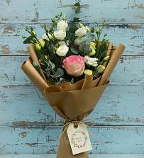 Букет цветов из:  Розы и Лизиантусы в Артём