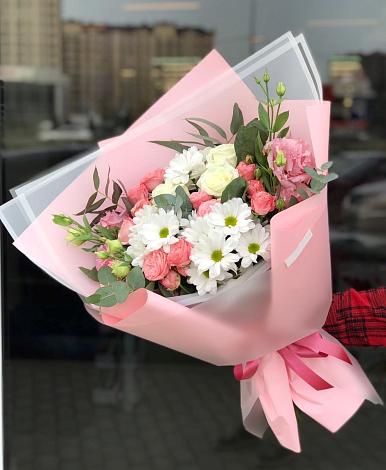 Букет цветов из: Розы, Лизиантусы и Хризантемы в Артём
