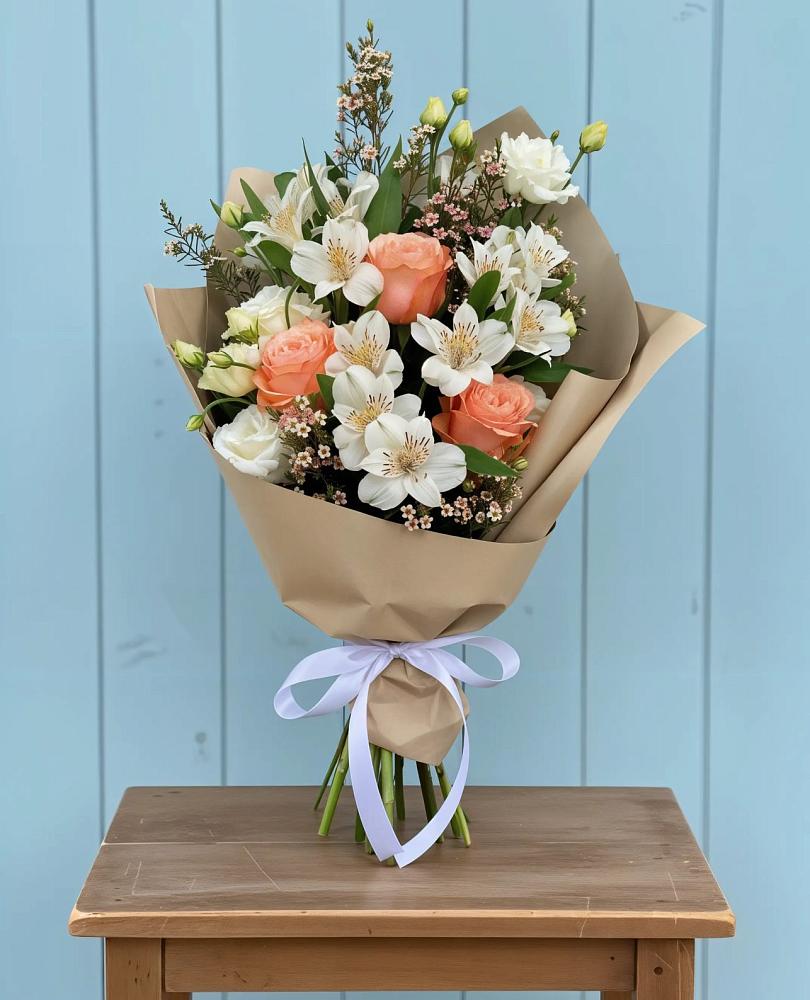Букет цветов из: Альстромерии, Лизиантусы, Розы и Хризантемы в Артём