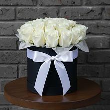 Цветочная композиция из Розы в шляпной коробке в Артём